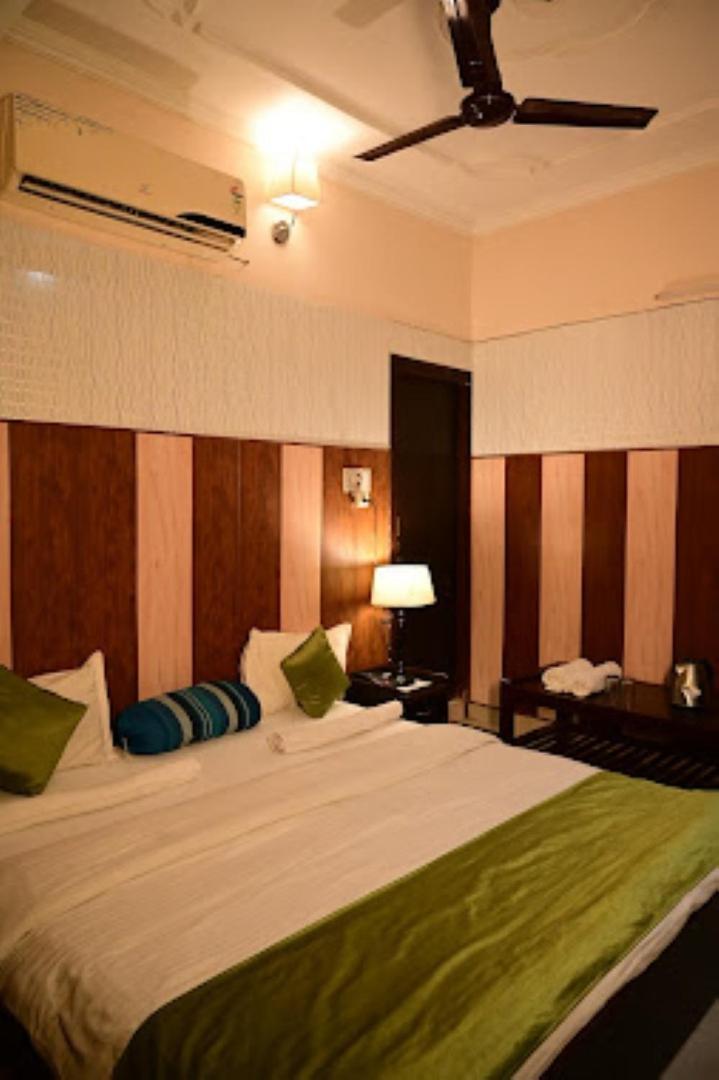Ap Palace Hotel, Ayodhya Zewnętrze zdjęcie